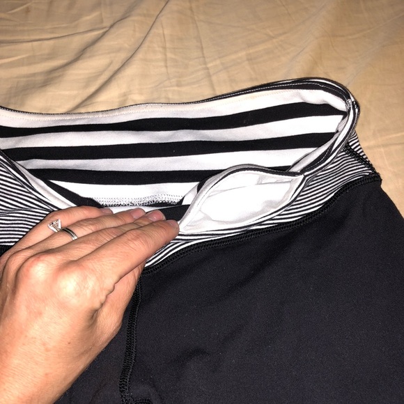 Lululemon workout pants. - Picture 4 of 5